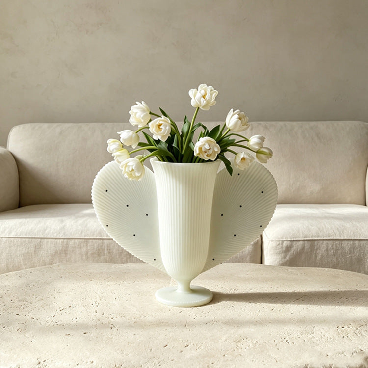 Dekorativer herzförmiger Blumenvase