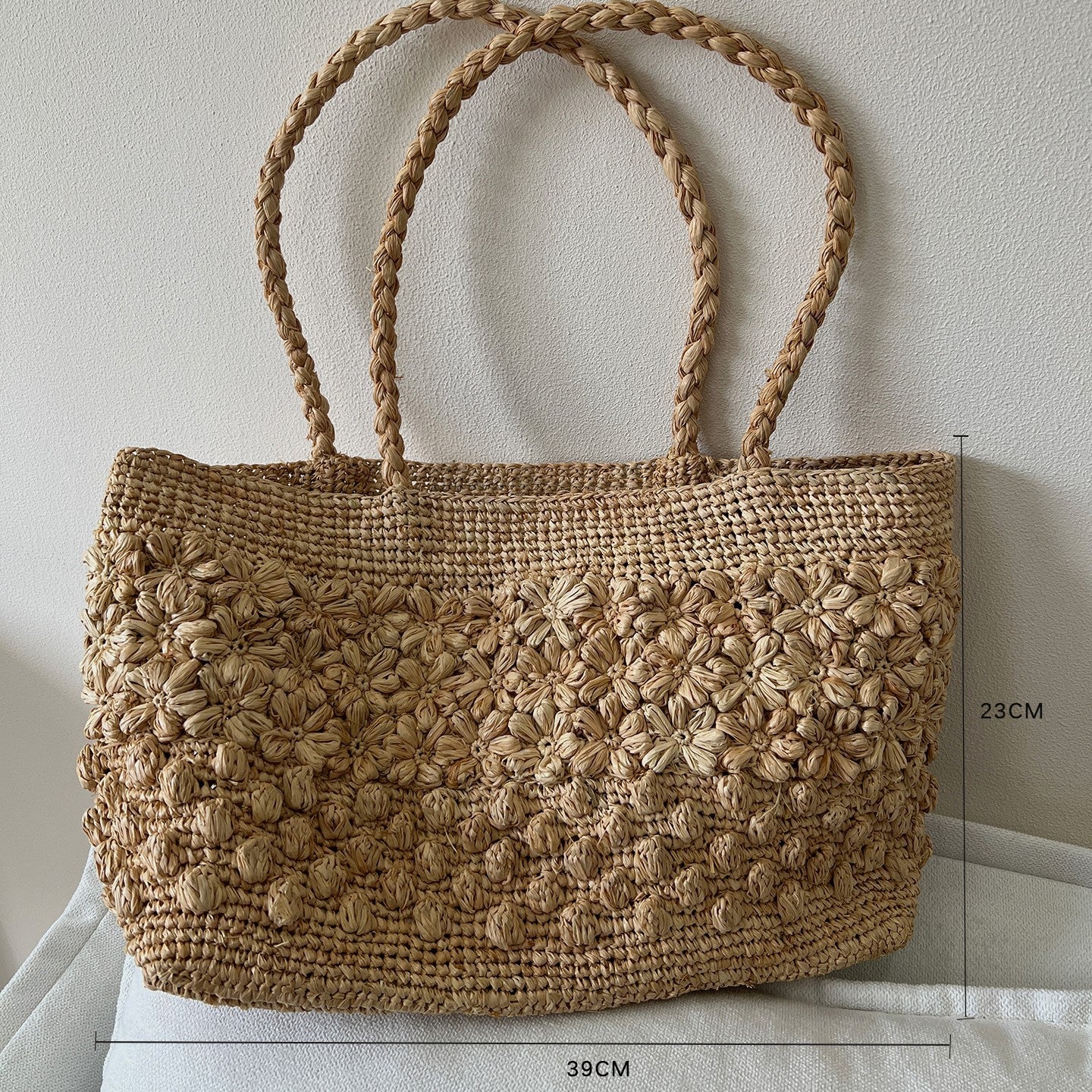 Handgefertigte Strohtasche mit Modischem Streifenmuster Brehn