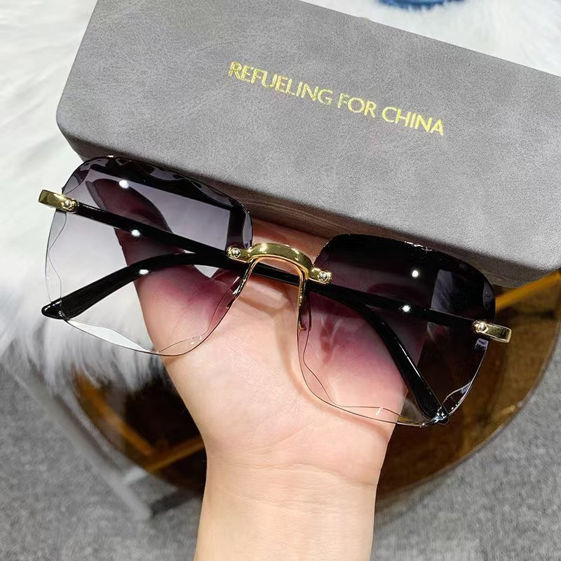 Damen oversized Sonnenbrille mit einzigartigen Designelementen Brehn