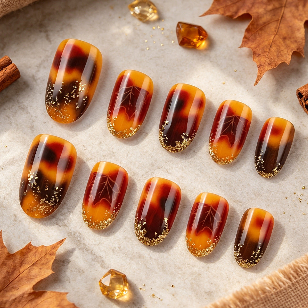 Künstlerisches Press-On-Nagelset mit Herbstblatt-Design Brehn