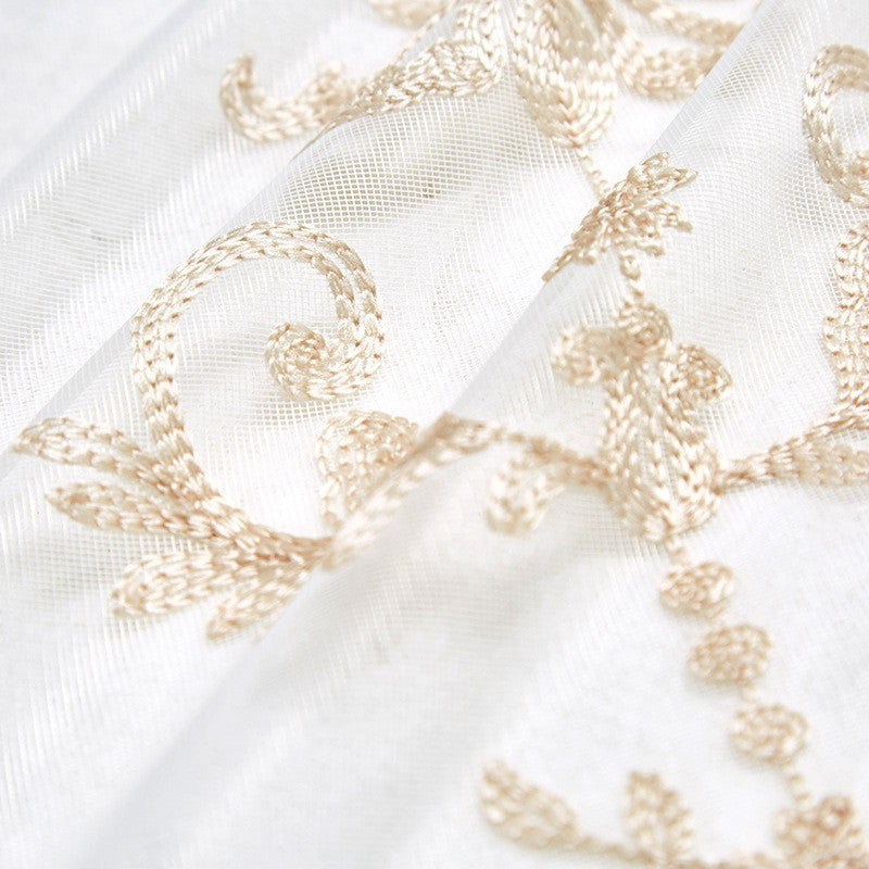 Feiner bestickter Voile-Gardinenstoff mit floralem Jacquard Brehn