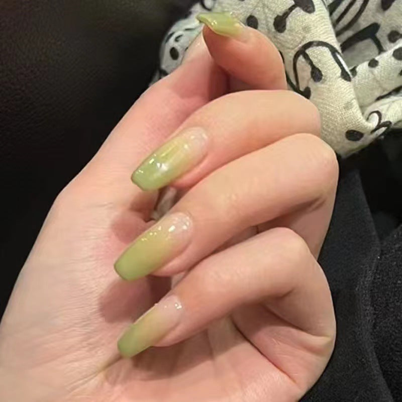 Elegante und hochglänzende Gel-Nägel Brehn