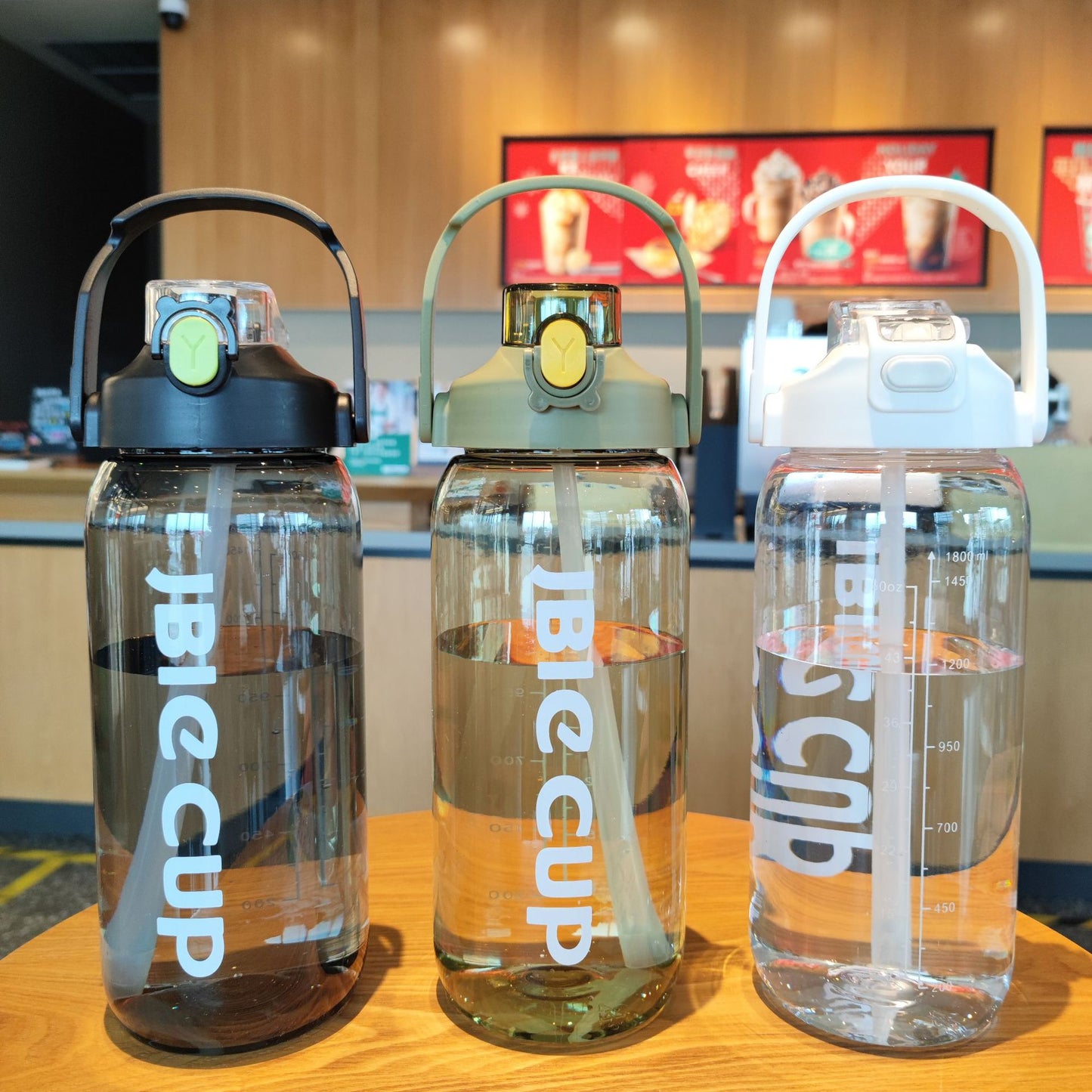 Damen großzügige Wasserflasche mit auslaufsicherem Deckel und Strohhalm Brehn