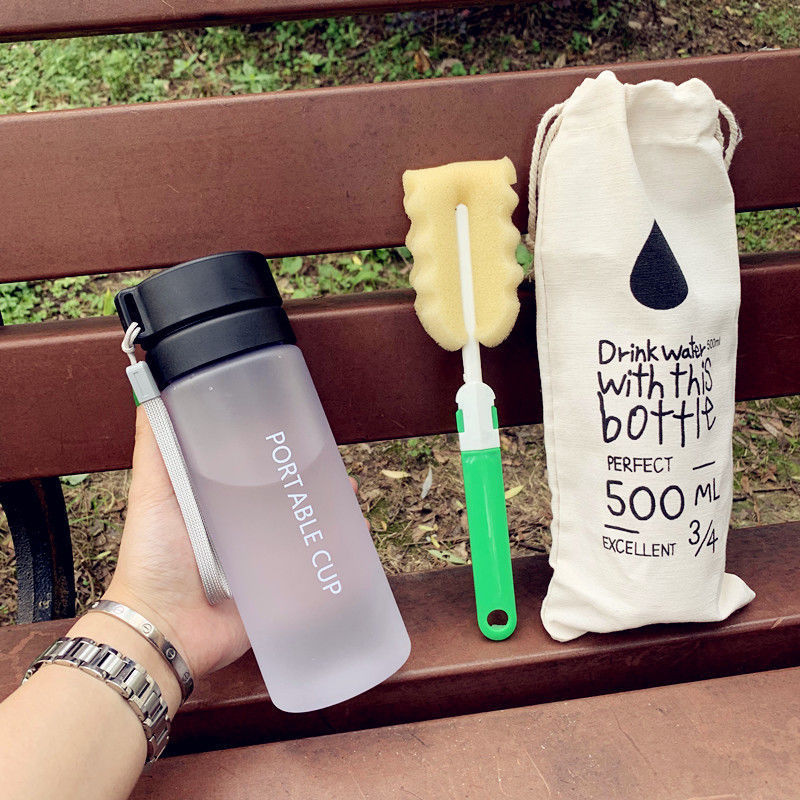 Damen tragbare Wasserflasche mit praktischem Reinigungssystem Brehn