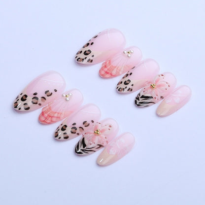 Kunstnagelset mit floralen und Leoparden-Designs Brehn