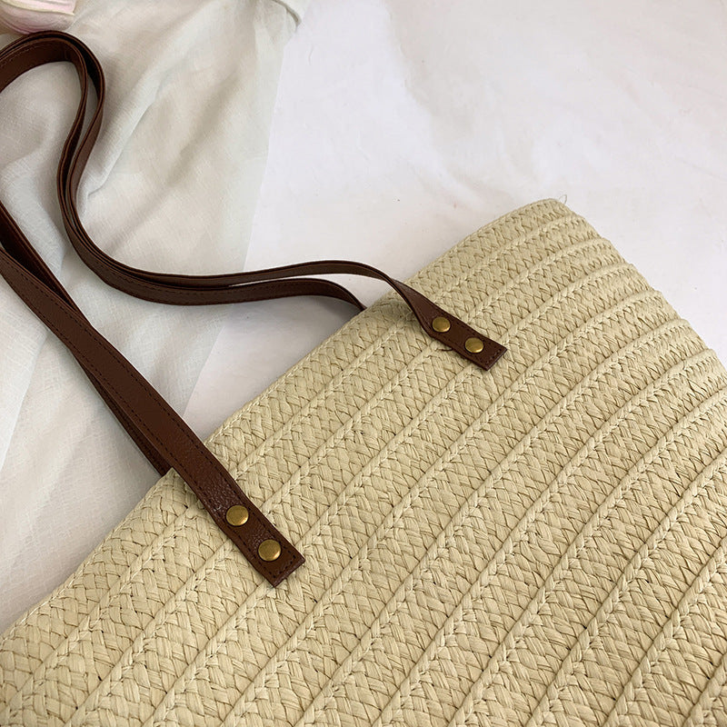 Gewebte Strohtasche für den Strand