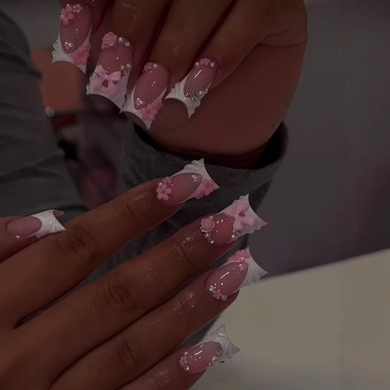 Dekorative florale Acryl-Nagelkunst Brehn