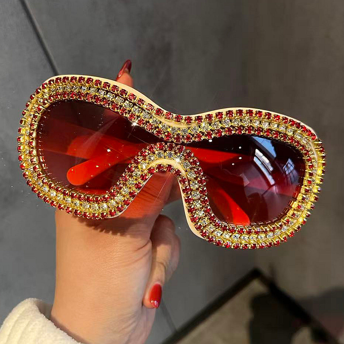 Damen Glamouröse Sportsonnenbrille mit extravagantem Kristallrahmen Brehn