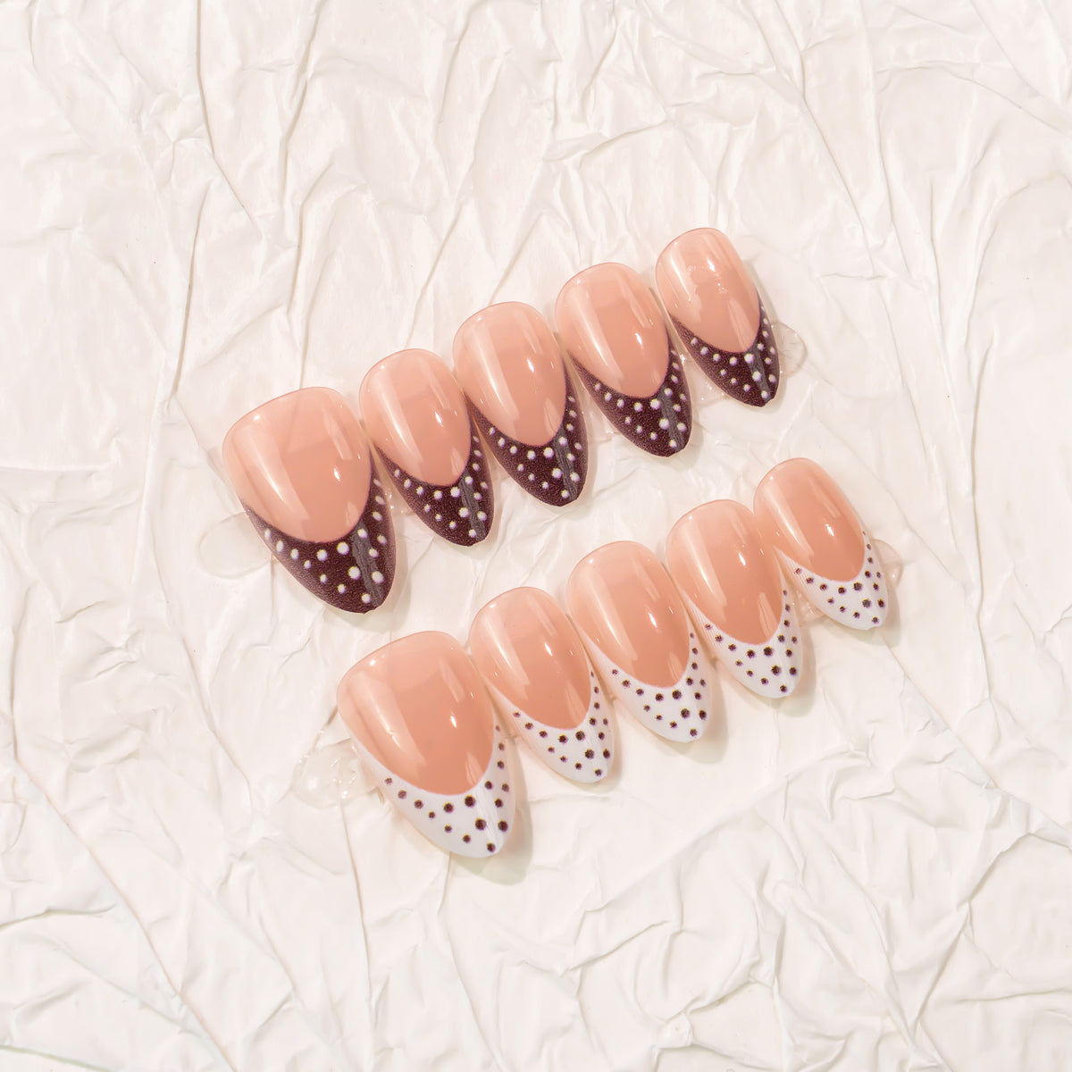 Künstlerisches Spitz-Press-On-Nageldesign Brehn