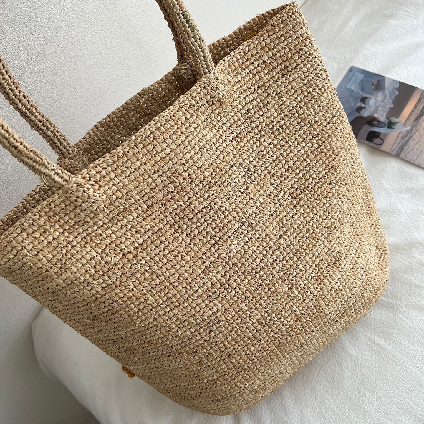 Handgefertigte Stroh-Tasche mit Floralem Stickdesign Brehn