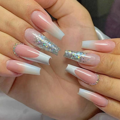 Kunstvolle Gel-Nägel mit Glitzer- und Ombre-Effekt Brehn