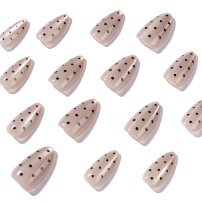 Kunstvolle Nagelspitzen im modernen Design Brehn