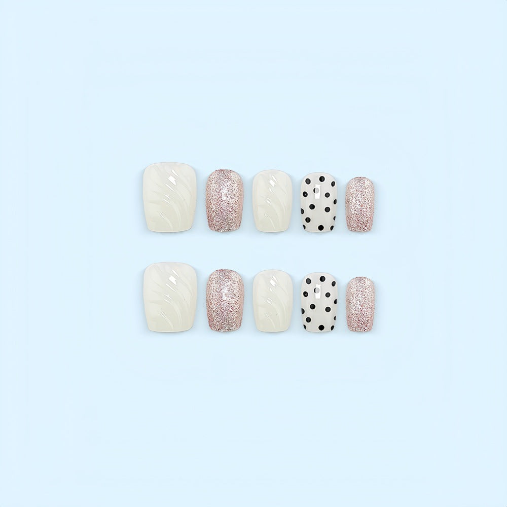 Kunstnagelset mit elegantem Glitzer- und Punktedesign Brehn