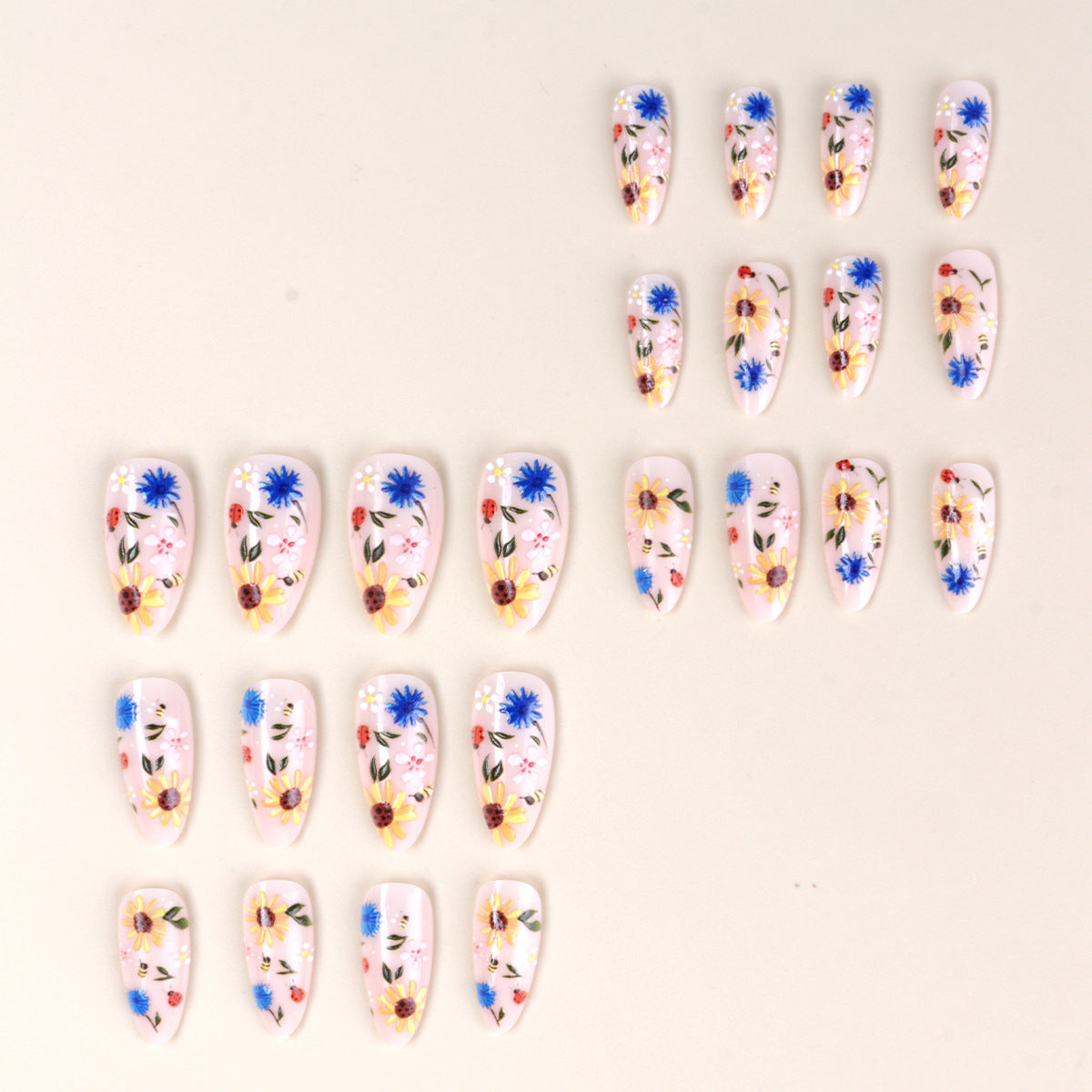 Floral Verziertes Press-On Nagelkunst Set Brehn