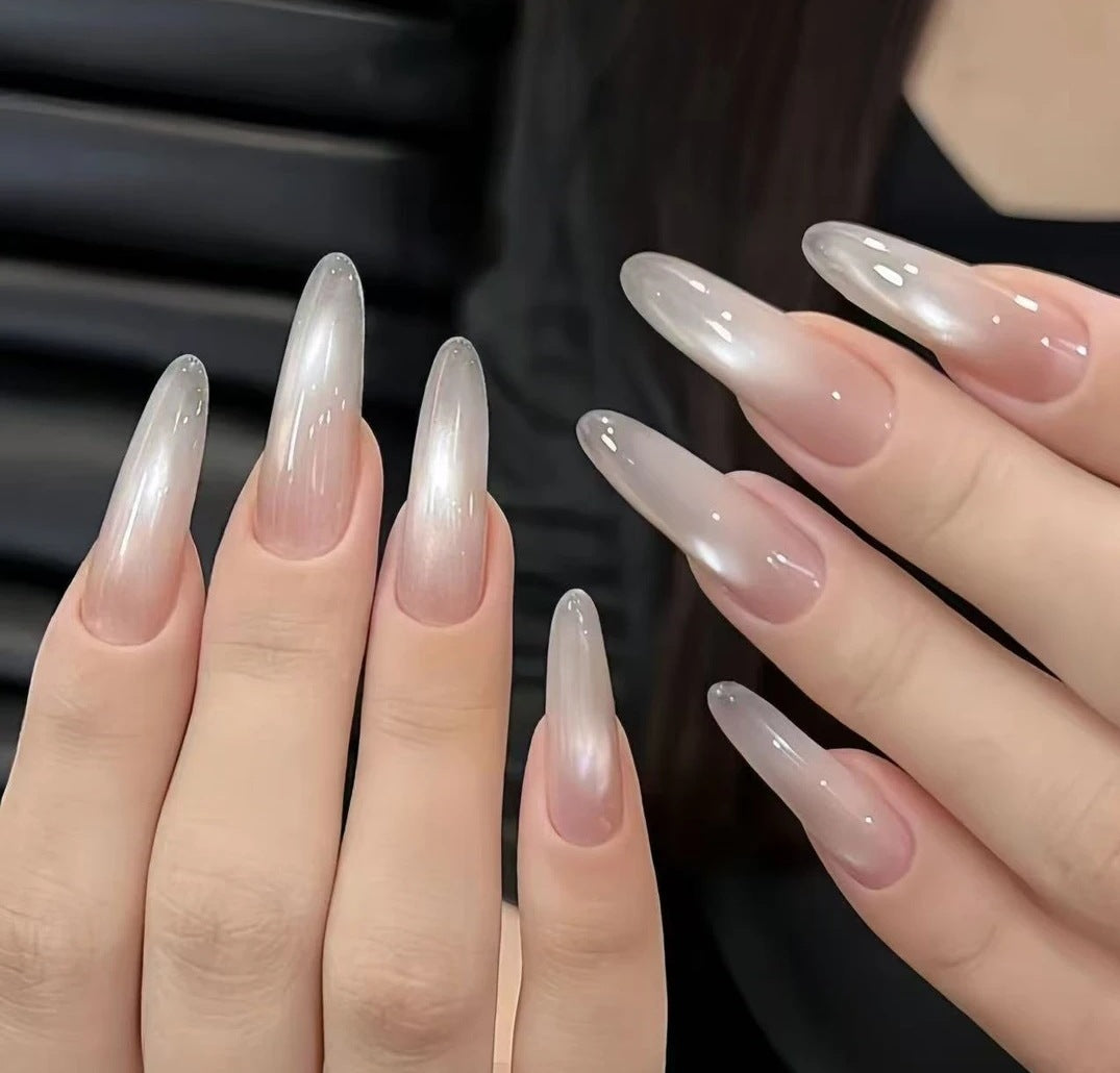 Elegante Kunstnägel mit Ombre-Effekt Brehn