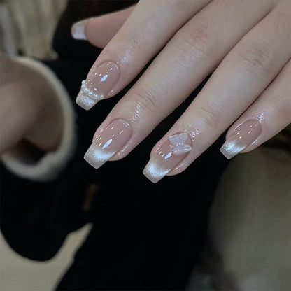 Elegante Press-On Nagelkunst mit dekorativem Design