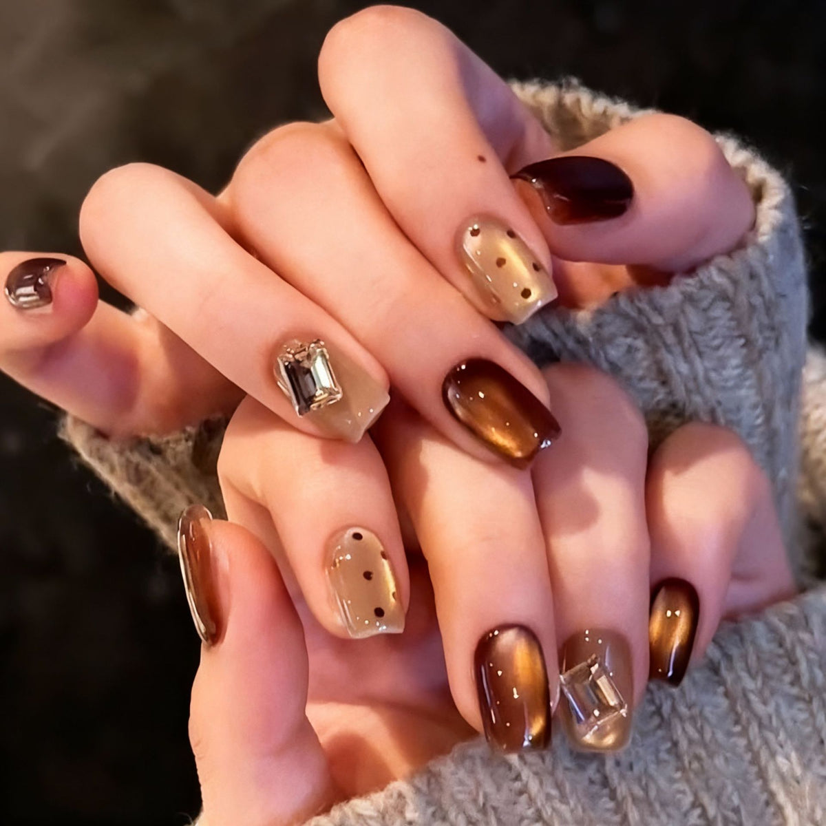 Kunstnagelset mit eleganten Ombre-Designs und funkelnden Akzenten Brehn
