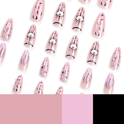 Kunstvolle Nagelkunst mit ausgefallenen Designs und funkelnden Akzenten Brehn