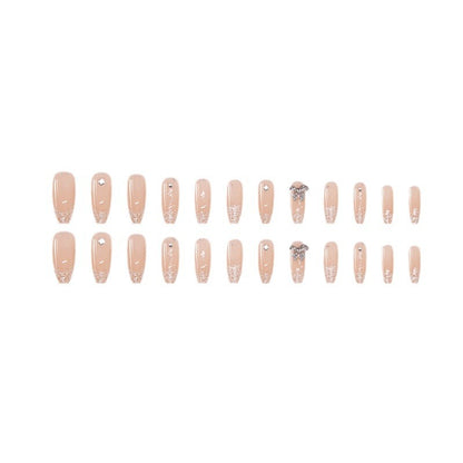 Kunstnagelset mit eleganten Glitzerverzierungen und schimmernden Akzenten Brehn