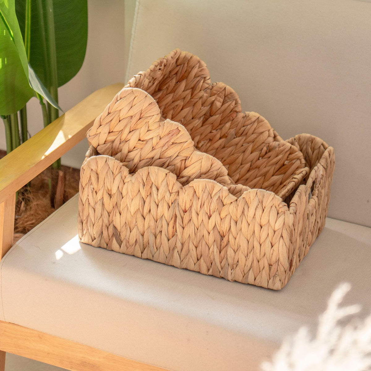 Scalloped Woven Serving Tray Brehn