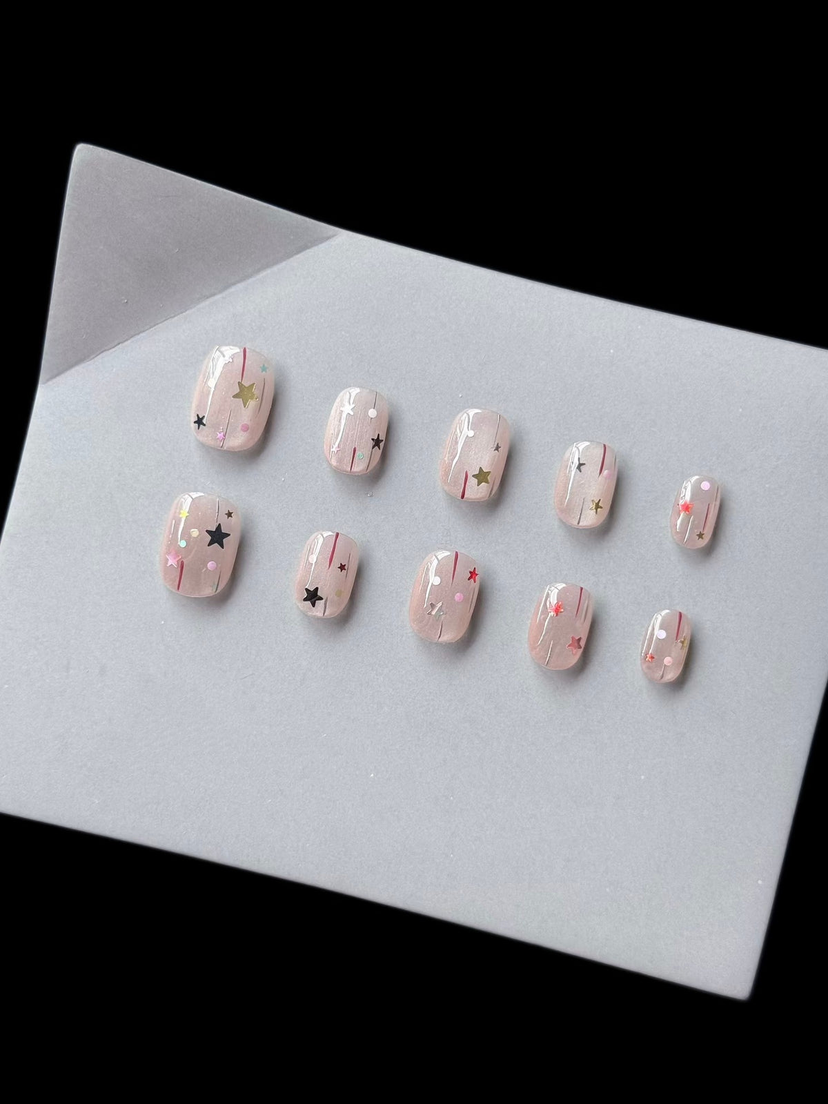 Künstlerisches Press-On Nagelkunstset mit Stern- und Glitzermotiven