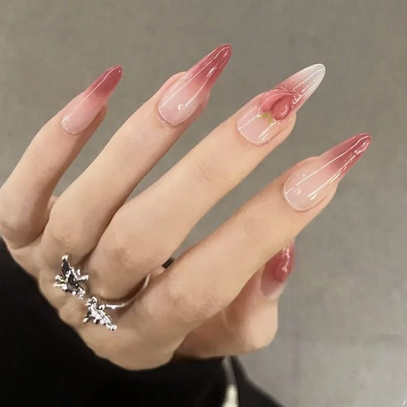 Kunstnagelset in elegantem Ombre-Design mit kunstvollen Akzenten Brehn