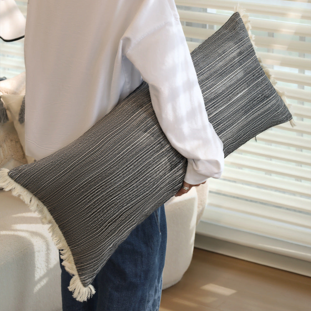 Rechteckiger Leinenoptik-Lumbar-Kissenbezug mit feiner Streifenstruktur und Quasten Brehn