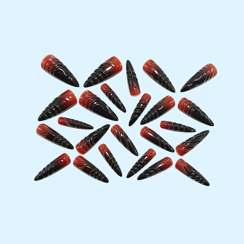 Kunstnagelset mit Eleganten Spitzen und Schwarz-Rotem Farbverlauf Brehn