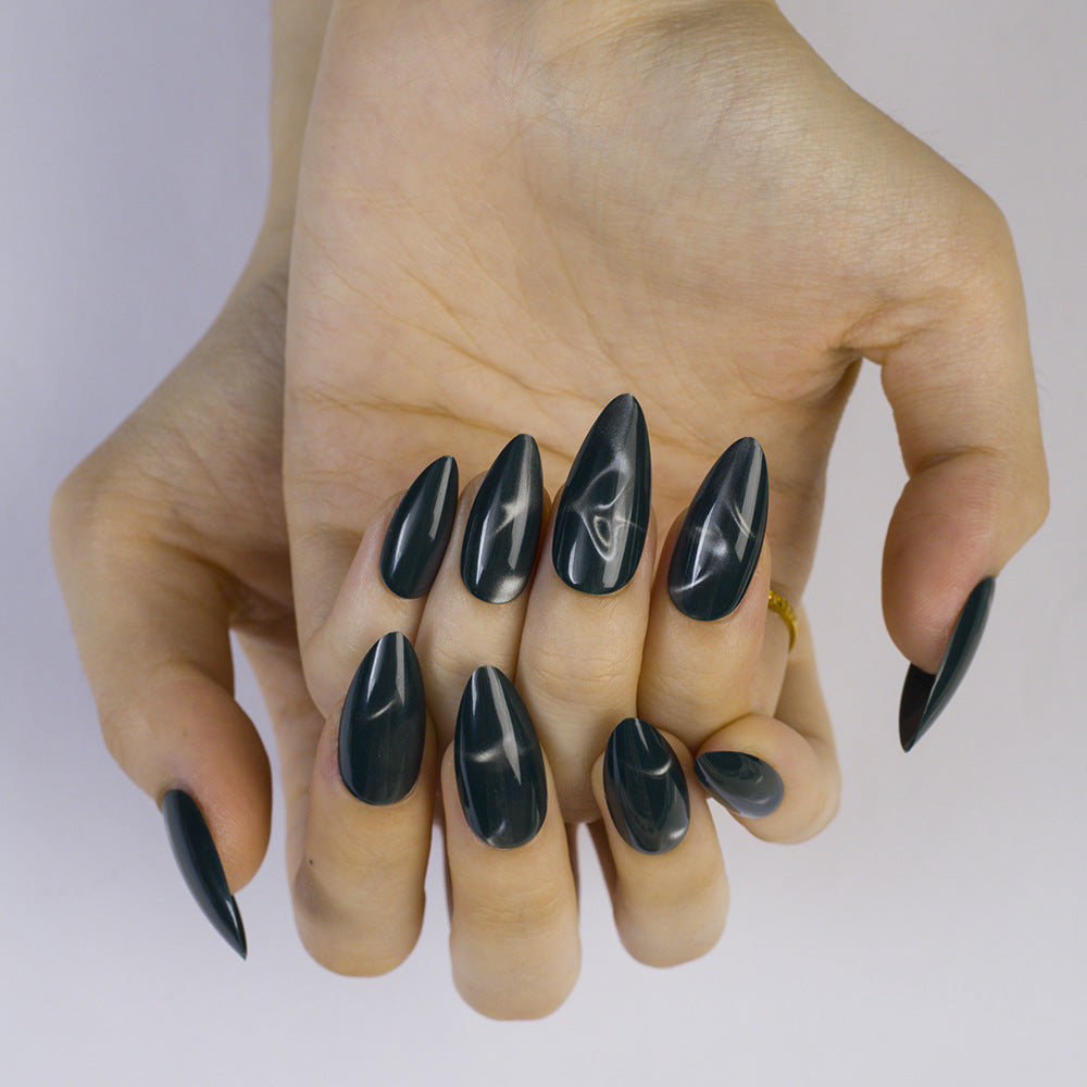 Kunstnägel Im Stilvollen Stiletto-Design Brehn