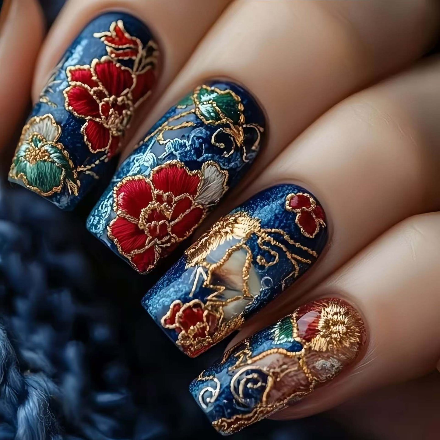 Kunstnagelset mit filigranen floralen Mustern Brehn