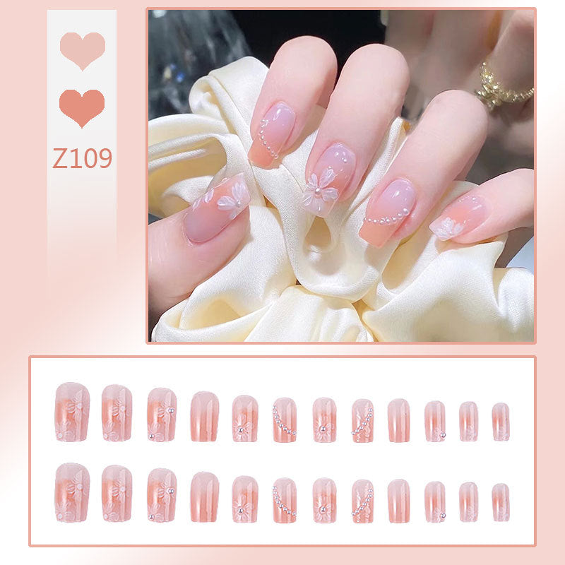 Kunstnagelset mit eleganten Glitzerverzierungen und schimmernden Akzenten Brehn