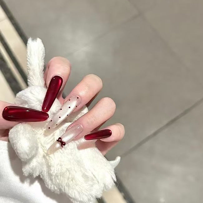 Glamouröse Stiletto Press-On Nagelkunst