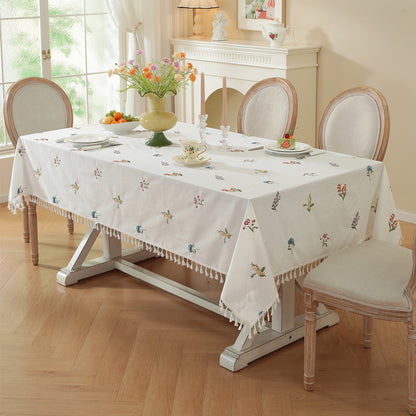 Bestickte Blumen-Tischdecke