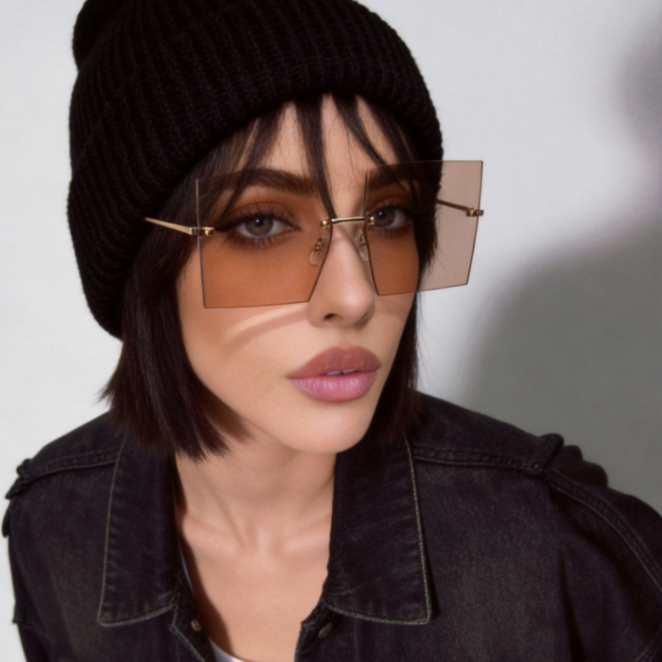Damen modische quadratische Sonnenbrille mit breiten Gläsern und filigranem Metallrahmen Brehn