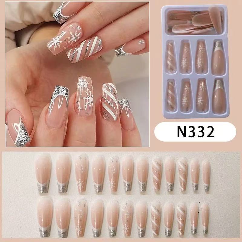 Glamouröse Nageltips mit Glitzerspitze Brehn