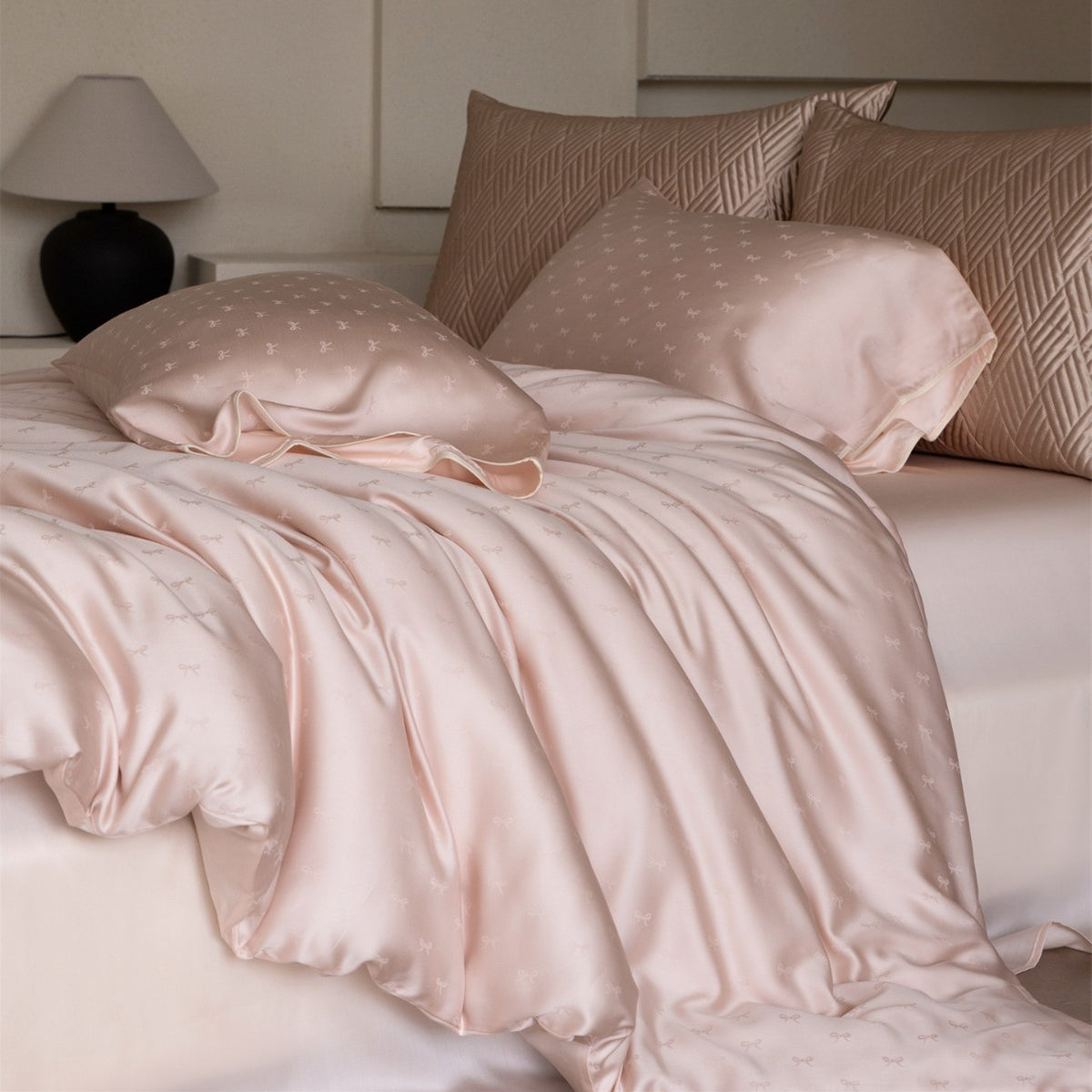Luxuriöser Jacquard-Satin Bettwäsche Set mit gewelltem Piping