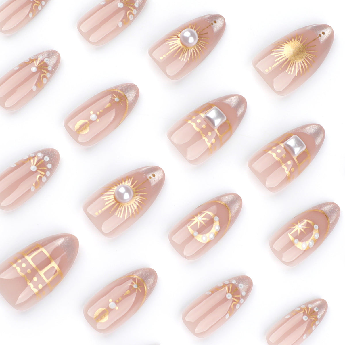 Glamouröse Nagelkunst mit feinen Goldakzenten Brehn
