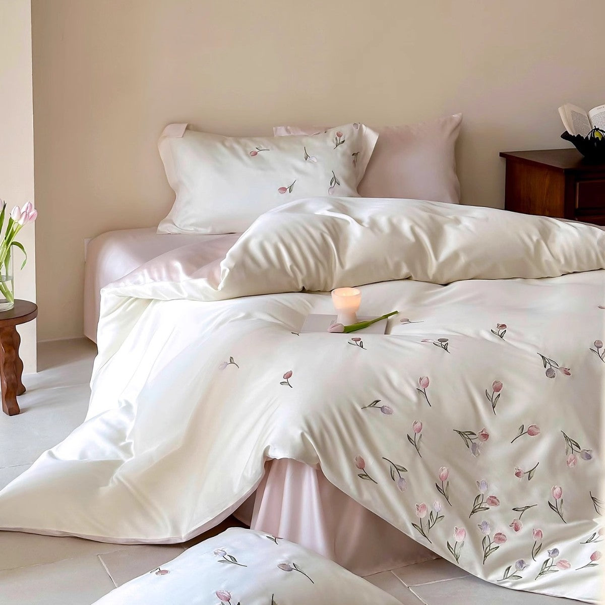 Seiden-Effekt Botanisch Besticktes Bettbezug-Set mit Micro-Satin Rückseite