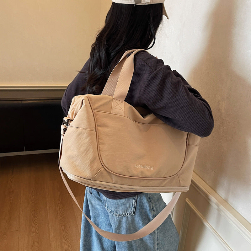 Damen Sportliche Reisetasche mit geräumigem Innenfach und verstellbarem Schultergurt Brehn