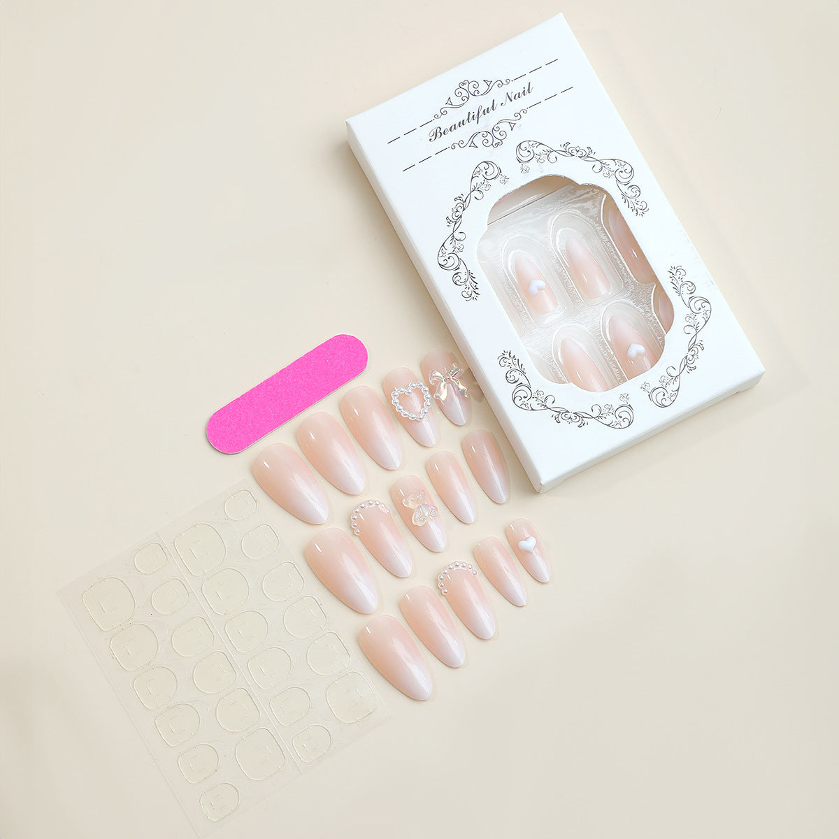 Elegantes Press-On-Nagelset mit dekorativen floralen Akzenten Brehn