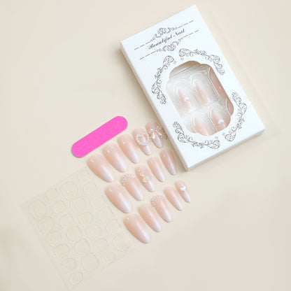 Elegantes Press-On-Nagelset mit dekorativen floralen Akzenten Brehn