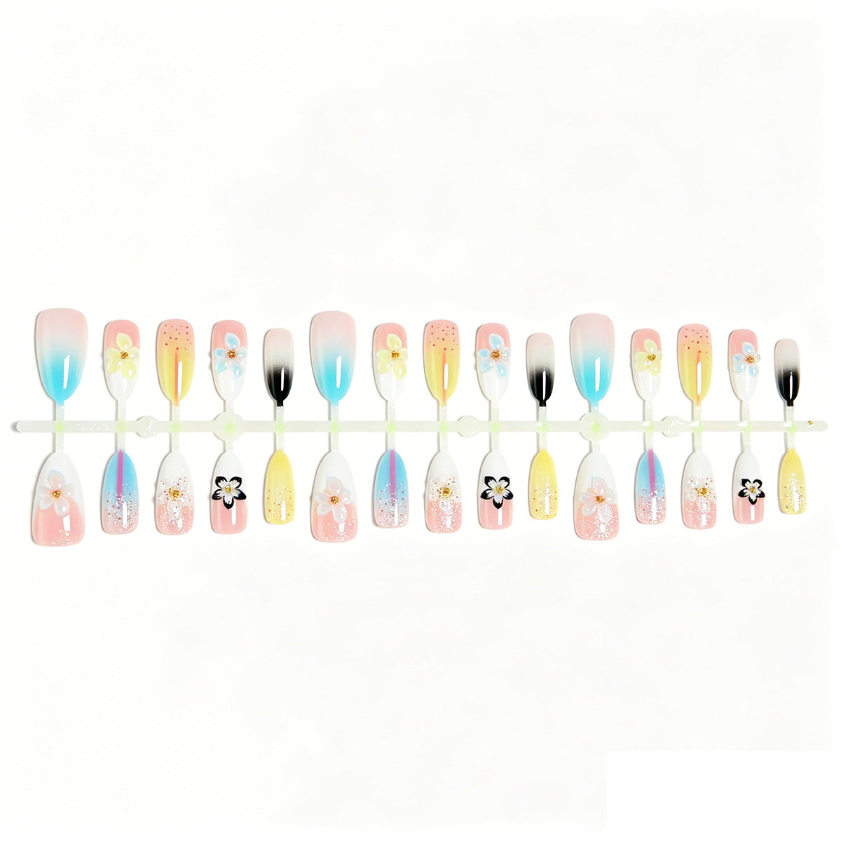 Kunstnagelset mit floralen und glitzernden Verzierungen Brehn