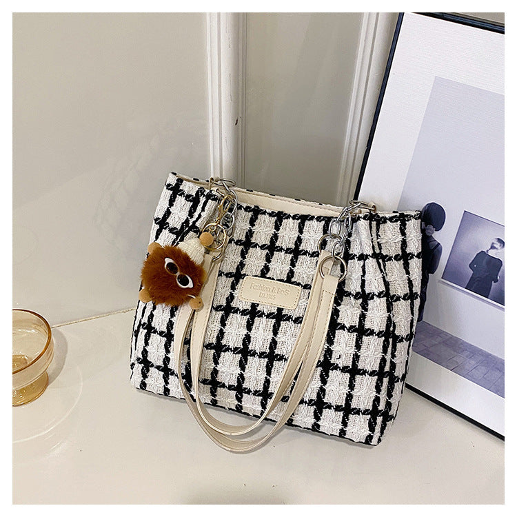 Texturierte Fransen-Detail-Handtasche