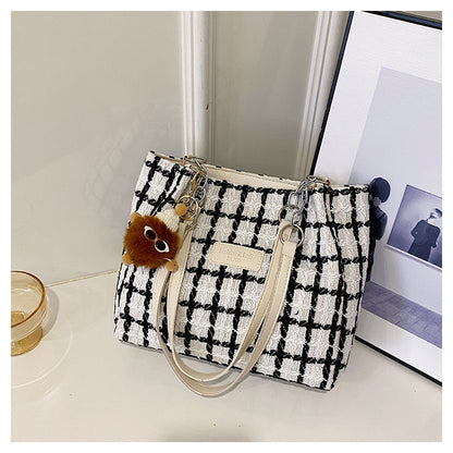 Texturierte Fransen-Detail-Handtasche