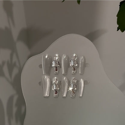 Dekoratives Press-On Nageldesign-Set mit glitzernden Akzenten
