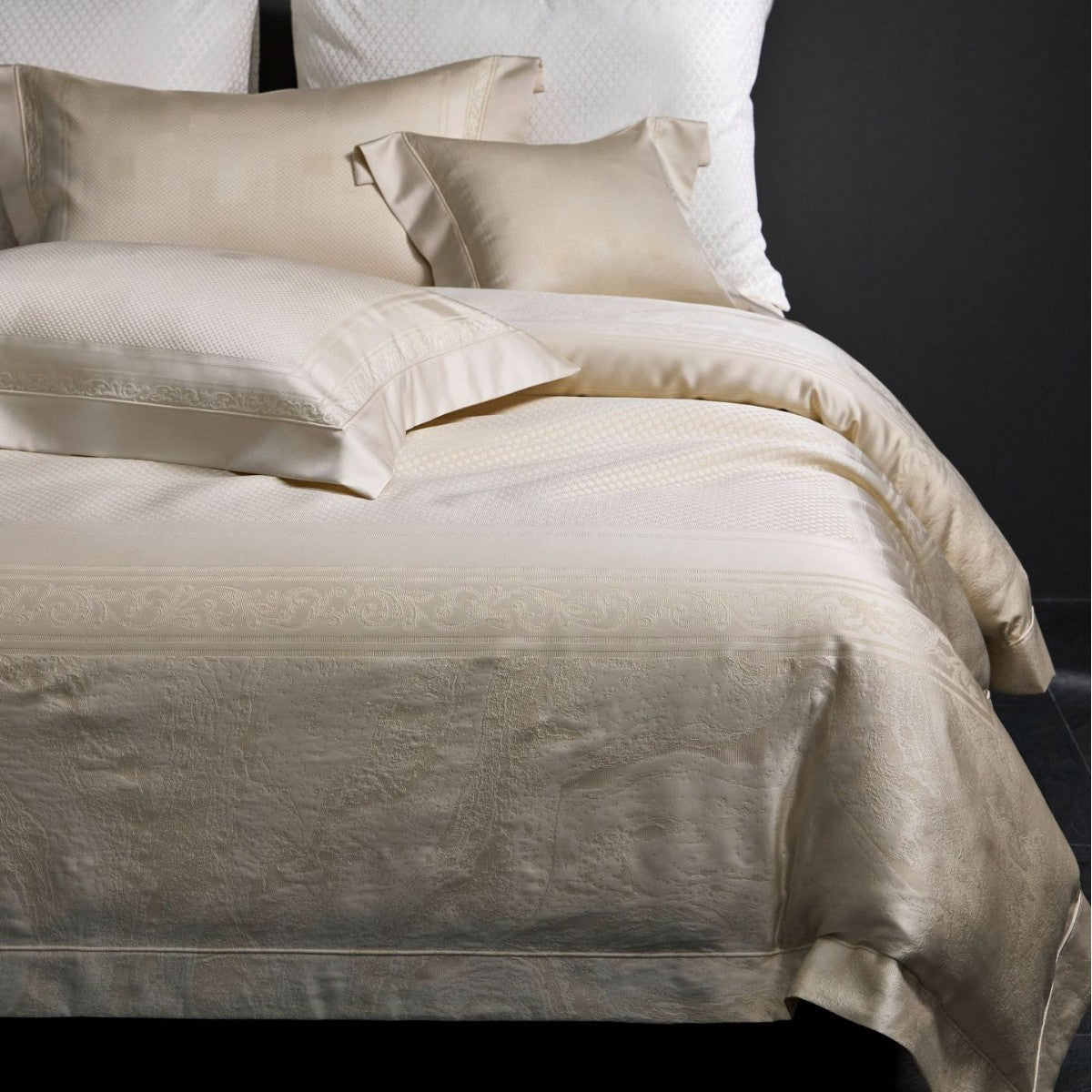 Luxuriöses Jacquard-Satin-Bettbezug-Set mit Kissenbezügen