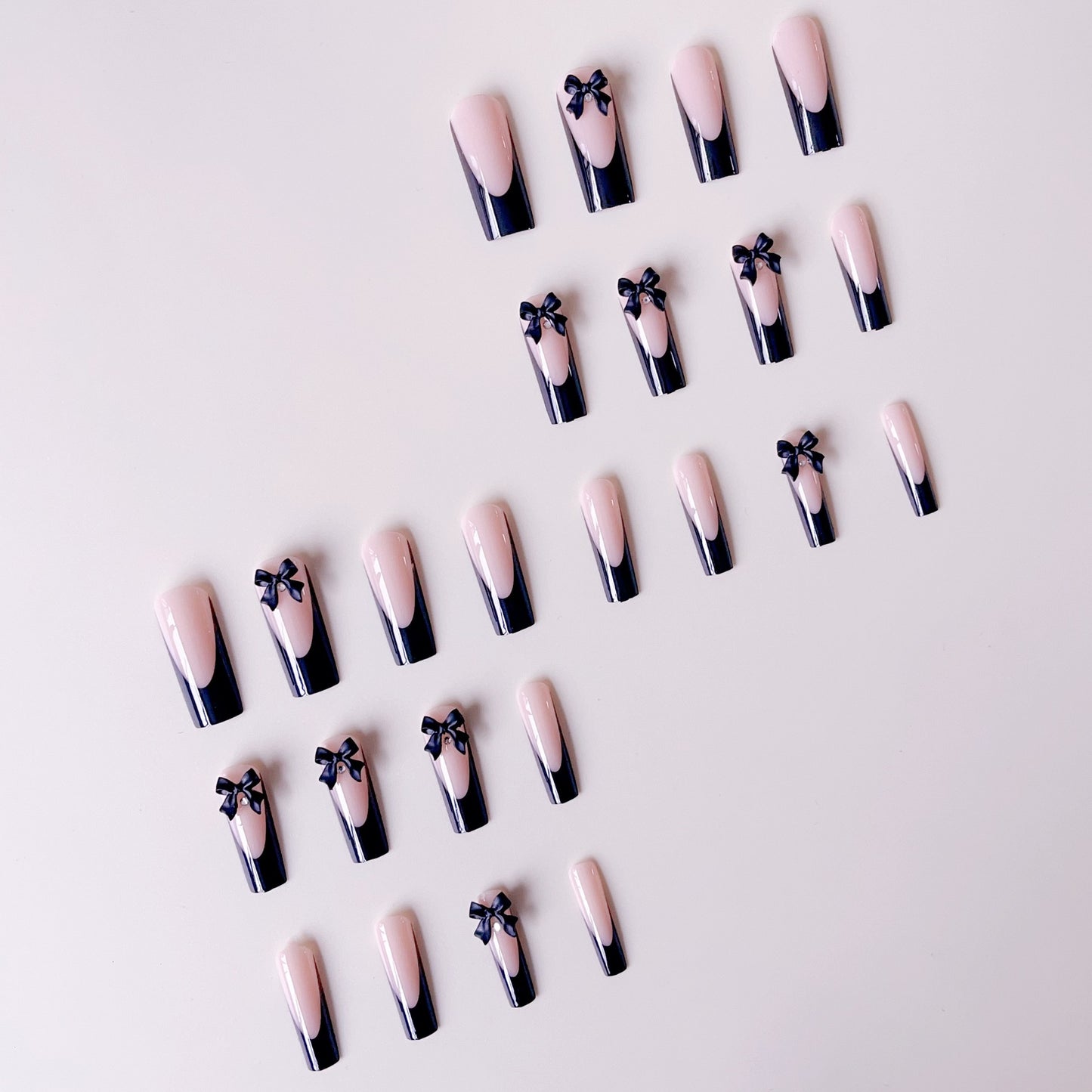 Elegante Kunstnagelspitzen mit Schleifenverzierungen Brehn