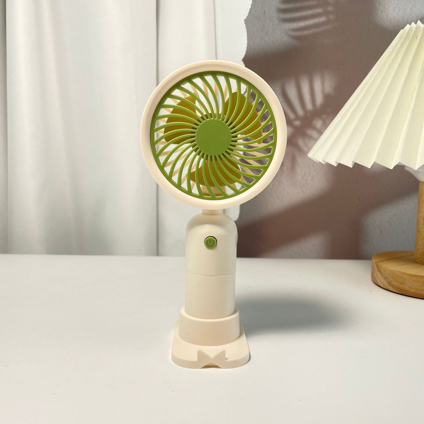 Damen Tragbarer Tischventilator mit ergonomischem Design und verstellbarer Neigungsfunktion Brehn