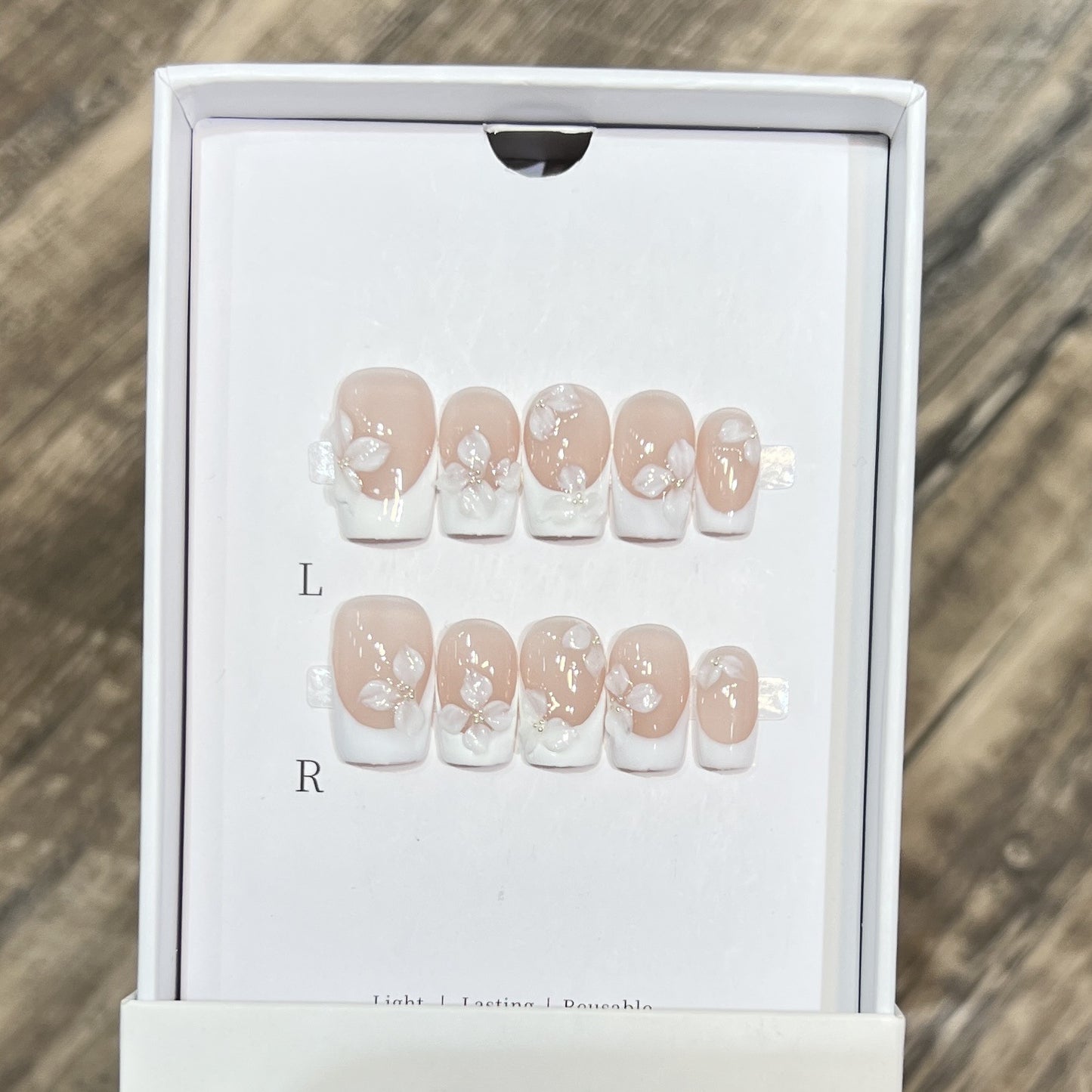 Themen Press-On Nagelkunstset mit Hello Kitty Designs Brehn