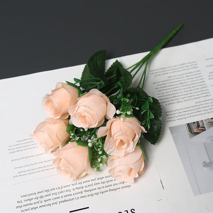 Dekoratives Blumenbouquet für die Heimdekoration